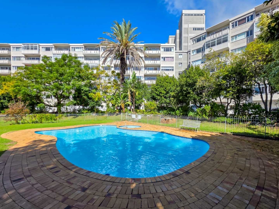 To Let 2 Bedroom Property for Rent in Green Point Western Cape